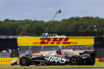 2024-07-05 - Nico Hulkenberg (GER) - MoneyGram Haas F1 Team - Haas VF-24 - Ferrari during Free Practice on day 2, friday july 5, 2024 of the formula 1 qatar airways british grand prix 2024, scheduled to take place at the silverstone circuit from july 5 to july 7, 2024 - FORMULA 1 - QATAR AIRWAYS BRITISHGRAND PRIX 2024 - PRACTICE - FORMULA 1 - MOTORS