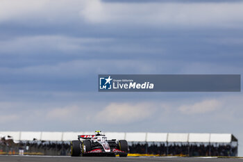 2024-07-05 - Nico Hulkenberg (GER) - MoneyGram Haas F1 Team - Haas VF-24 - Ferrari during Free Practice on day 2, friday july 5, 2024 of the formula 1 qatar airways british grand prix 2024, scheduled to take place at the silverstone circuit from july 5 to july 7, 2024 - FORMULA 1 - QATAR AIRWAYS BRITISHGRAND PRIX 2024 - PRACTICE - FORMULA 1 - MOTORS