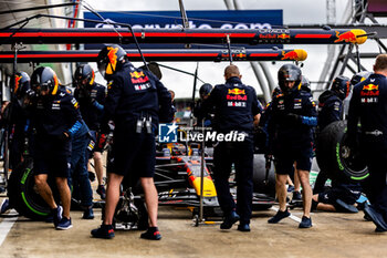 2024-07-06 - Max Verstappen (NED) - Oracle Red Bull Racing - Red Bull RB20 - Honda RBPT during Free Practice 3 on day 3, saturday july 6, 2024 of the formula 1 qatar airways british grand prix 2024, scheduled to take place at the silverstone circuit from july 5 to july 7, 2024 - FORMULA 1 - QATAR AIRWAYS BRITISHGRAND PRIX 2024 - PRACTICE AND QUALIFY - FORMULA 1 - MOTORS