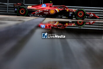 2024-07-06 - Carlos Sainz Jr. (ESP) - Scuderia Ferrari - Ferrari SF-24 - Ferrari during Free Practice 3 on day 3, saturday july 6, 2024 of the formula 1 qatar airways british grand prix 2024, scheduled to take place at the silverstone circuit from july 5 to july 7, 2024 - FORMULA 1 - QATAR AIRWAYS BRITISHGRAND PRIX 2024 - PRACTICE AND QUALIFY - FORMULA 1 - MOTORS