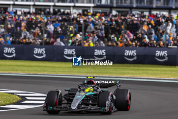 2024-07-06 - Lewis Hamilton (GBR) - Mercedes-AMG PETRONAS F1 Team - Mercedes W15 - Mercedes E Performance during Free Practice on day 2, friday july 5, 2024 of the formula 1 qatar airways british grand prix 2024, scheduled to take place at the silverstone circuit from july 5 to july 7, 2024 - FORMULA 1 - QATAR AIRWAYS BRITISHGRAND PRIX 2024 - PRACTICE AND QUALIFY - FORMULA 1 - MOTORS