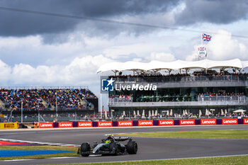 2024-07-06 - Lewis Hamilton (GBR) - Mercedes-AMG PETRONAS F1 Team - Mercedes W15 - Mercedes E Performance during Free Practice on day 2, friday july 5, 2024 of the formula 1 qatar airways british grand prix 2024, scheduled to take place at the silverstone circuit from july 5 to july 7, 2024 - FORMULA 1 - QATAR AIRWAYS BRITISHGRAND PRIX 2024 - PRACTICE AND QUALIFY - FORMULA 1 - MOTORS