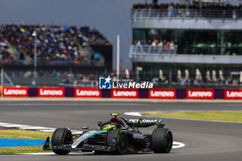 2024-07-06 - Lewis Hamilton (GBR) - Mercedes-AMG PETRONAS F1 Team - Mercedes W15 - Mercedes E Performance during Free Practice on day 2, friday july 5, 2024 of the formula 1 qatar airways british grand prix 2024, scheduled to take place at the silverstone circuit from july 5 to july 7, 2024 - FORMULA 1 - QATAR AIRWAYS BRITISHGRAND PRIX 2024 - PRACTICE AND QUALIFY - FORMULA 1 - MOTORS