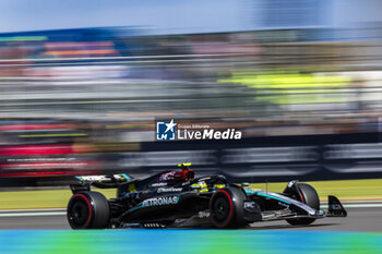 2024-07-06 - Lewis Hamilton (GBR) - Mercedes-AMG PETRONAS F1 Team - Mercedes W15 - Mercedes E Performance during Free Practice on day 2, friday july 5, 2024 of the formula 1 qatar airways british grand prix 2024, scheduled to take place at the silverstone circuit from july 5 to july 7, 2024 - FORMULA 1 - QATAR AIRWAYS BRITISHGRAND PRIX 2024 - PRACTICE AND QUALIFY - FORMULA 1 - MOTORS