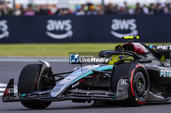 2024-07-06 - Lewis Hamilton (GBR) - Mercedes-AMG PETRONAS F1 Team - Mercedes W15 - Mercedes E Performance during Free Practice on day 2, friday july 5, 2024 of the formula 1 qatar airways british grand prix 2024, scheduled to take place at the silverstone circuit from july 5 to july 7, 2024 - FORMULA 1 - QATAR AIRWAYS BRITISHGRAND PRIX 2024 - PRACTICE AND QUALIFY - FORMULA 1 - MOTORS