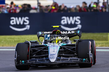 2024-07-06 - Lewis Hamilton (GBR) - Mercedes-AMG PETRONAS F1 Team - Mercedes W15 - Mercedes E Performance during Free Practice on day 2, friday july 5, 2024 of the formula 1 qatar airways british grand prix 2024, scheduled to take place at the silverstone circuit from july 5 to july 7, 2024 - FORMULA 1 - QATAR AIRWAYS BRITISHGRAND PRIX 2024 - PRACTICE AND QUALIFY - FORMULA 1 - MOTORS