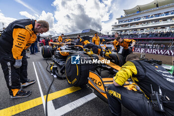 2024-07-07 - McLaren F1 Team team during the Race on day 4, Sunday july 7, 2024 of the formula 1 qatar airways british grand prix 2024, scheduled to take place at the silverstone circuit from july 5 to july 7, 2024 - FORMULA 1 - QATAR AIRWAYS BRITISHGRAND PRIX 2024 - RACE - FORMULA 1 - MOTORS