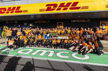 2024-07-07 - McLaren F1 Team team during the Race on day 4, Sunday july 7, 2024 of the formula 1 qatar airways british grand prix 2024, scheduled to take place at the silverstone circuit from july 5 to july 7, 2024 - FORMULA 1 - QATAR AIRWAYS BRITISHGRAND PRIX 2024 - RACE - FORMULA 1 - MOTORS