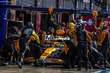 2024-07-07 - Lando Norris (GBR) - McLaren Formula 1 Team - McLaren MCL38 - Mercedes during the Race on day 4, Sunday july 7, 2024 of the formula 1 qatar airways british grand prix 2024, scheduled to take place at the silverstone circuit from july 5 to july 7, 2024 - FORMULA 1 - QATAR AIRWAYS BRITISHGRAND PRIX 2024 - RACE - FORMULA 1 - MOTORS