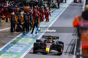 2024-07-07 - Max Verstappen (NED) - Oracle Red Bull Racing - Red Bull RB20 - Honda RBPT during the Race on day 4, Sunday july 7, 2024 of the formula 1 qatar airways british grand prix 2024, scheduled to take place at the silverstone circuit from july 5 to july 7, 2024 - FORMULA 1 - QATAR AIRWAYS BRITISHGRAND PRIX 2024 - RACE - FORMULA 1 - MOTORS