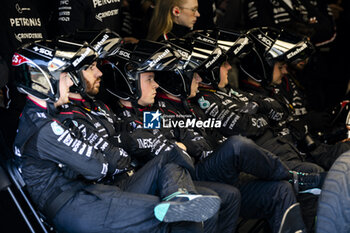 2024-07-07 - Mercedes-AMG Petronas F1 Team during the Race on day 4, Sunday july 7, 2024 of the formula 1 qatar airways british grand prix 2024, scheduled to take place at the silverstone circuit from july 5 to july 7, 2024 - FORMULA 1 - QATAR AIRWAYS BRITISHGRAND PRIX 2024 - RACE - FORMULA 1 - MOTORS