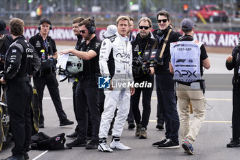 2024-07-07 - Brad Pitt (USA) Actor filming F1 Movie, during the Race on day 4, Sunday july 7, 2024 of the formula 1 qatar airways british grand prix 2024, scheduled to take place at the silverstone circuit from july 5 to july 7, 2024 - FORMULA 1 - QATAR AIRWAYS BRITISHGRAND PRIX 2024 - RACE - FORMULA 1 - MOTORS