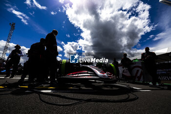 2024-07-07 - Haas F1 Team on the grid during the Race on day 4, Sunday july 7, 2024 of the formula 1 qatar airways british grand prix 2024, scheduled to take place at the silverstone circuit from july 5 to july 7, 2024 - FORMULA 1 - QATAR AIRWAYS BRITISHGRAND PRIX 2024 - RACE - FORMULA 1 - MOTORS