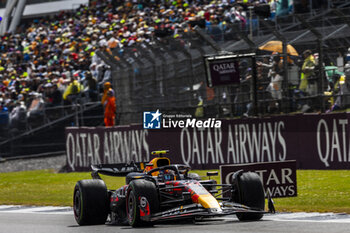 2024-07-07 - Sergio Perez (MEX) - Oracle Red Bull Racing - Red Bull RB20 - Honda RBPT during the Race on day 4, Sunday july 7, 2024 of the formula 1 qatar airways british grand prix 2024, scheduled to take place at the silverstone circuit from july 5 to july 7, 2024 - FORMULA 1 - QATAR AIRWAYS BRITISHGRAND PRIX 2024 - RACE - FORMULA 1 - MOTORS