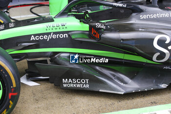 2024-07-05 - Stake F1 Team Kick Sauber C44, mechanical detail floor fences car presentation during the Formula 1 Qatar Airways British Grand Prix 2024, 12th round of the 2024 Formula One World Championship from July 5 to 7, 2024 on the Silverstone Circuit, in Silverstone, United Kingdom - F1 - BRITISH GRAND PRIX 2024 - FORMULA 1 - MOTORS