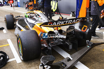 2024-07-05 - McLaren F1 Team MCL38, mechanical detail rear wing during the Formula 1 Qatar Airways British Grand Prix 2024, 12th round of the 2024 Formula One World Championship from July 5 to 7, 2024 on the Silverstone Circuit, in Silverstone, United Kingdom - F1 - BRITISH GRAND PRIX 2024 - FORMULA 1 - MOTORS