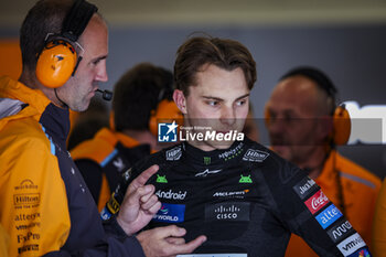 2024-07-05 - PIASTRI Oscar (aus), McLaren F1 Team MCL38, portrait during the Formula 1 Qatar Airways British Grand Prix 2024, 12th round of the 2024 Formula One World Championship from July 5 to 7, 2024 on the Silverstone Circuit, in Silverstone, United Kingdom - F1 - BRITISH GRAND PRIX 2024 - FORMULA 1 - MOTORS