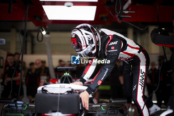 2024-07-05 - BEARMAN Ollie, Haas F1 Team VF-24 Ferrari, portrait, during the Formula 1 Qatar Airways British Grand Prix 2024, 12th round of the 2024 Formula One World Championship from July 5 to 7, 2024 on the Silverstone Circuit, in Silverstone, United Kingdom - F1 - BRITISH GRAND PRIX 2024 - FORMULA 1 - MOTORS