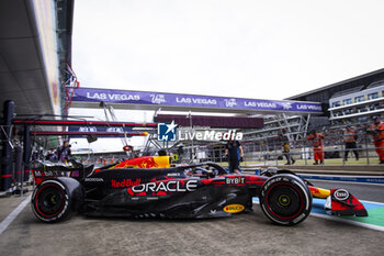 2024-07-05 - 01 VERSTAPPEN Max (nld), Red Bull Racing RB20, action, pitlane, during the Formula 1 Qatar Airways British Grand Prix 2024, 12th round of the 2024 Formula One World Championship from July 5 to 7, 2024 on the Silverstone Circuit, in Silverstone, United Kingdom - F1 - BRITISH GRAND PRIX 2024 - FORMULA 1 - MOTORS