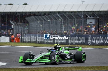 2024-07-05 - 24 ZHOU Guanyu (chi), Stake F1 Team Kick Sauber C44, action during the Formula 1 Qatar Airways British Grand Prix 2024, 12th round of the 2024 Formula One World Championship from July 5 to 7, 2024 on the Silverstone Circuit, in Silverstone, United Kingdom - F1 - BRITISH GRAND PRIX 2024 - FORMULA 1 - MOTORS