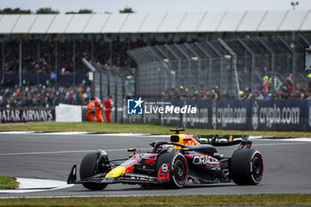 2024-07-05 - 01 VERSTAPPEN Max (nld), Red Bull Racing RB20, action during the Formula 1 Qatar Airways British Grand Prix 2024, 12th round of the 2024 Formula One World Championship from July 5 to 7, 2024 on the Silverstone Circuit, in Silverstone, United Kingdom - F1 - BRITISH GRAND PRIX 2024 - FORMULA 1 - MOTORS