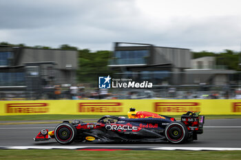 2024-07-05 - 01 VERSTAPPEN Max (nld), Red Bull Racing RB20, action during the Formula 1 Qatar Airways British Grand Prix 2024, 12th round of the 2024 Formula One World Championship from July 5 to 7, 2024 on the Silverstone Circuit, in Silverstone, United Kingdom - F1 - BRITISH GRAND PRIX 2024 - FORMULA 1 - MOTORS