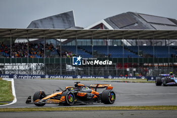 2024-07-05 - 81 PIASTRI Oscar (aus), McLaren F1 Team MCL38, action during the Formula 1 Qatar Airways British Grand Prix 2024, 12th round of the 2024 Formula One World Championship from July 5 to 7, 2024 on the Silverstone Circuit, in Silverstone, United Kingdom - F1 - BRITISH GRAND PRIX 2024 - FORMULA 1 - MOTORS