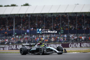 2024-07-05 - 44 HAMILTON Lewis (gbr), Mercedes AMG F1 Team W15, action during the Formula 1 Qatar Airways British Grand Prix 2024, 12th round of the 2024 Formula One World Championship from July 5 to 7, 2024 on the Silverstone Circuit, in Silverstone, United Kingdom - F1 - BRITISH GRAND PRIX 2024 - FORMULA 1 - MOTORS