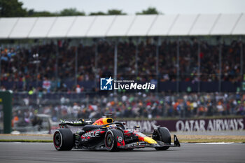 2024-07-05 - 01 VERSTAPPEN Max (nld), Red Bull Racing RB20, action during the Formula 1 Qatar Airways British Grand Prix 2024, 12th round of the 2024 Formula One World Championship from July 5 to 7, 2024 on the Silverstone Circuit, in Silverstone, United Kingdom - F1 - BRITISH GRAND PRIX 2024 - FORMULA 1 - MOTORS