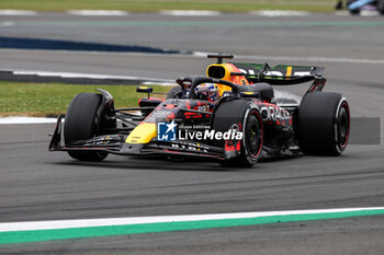 2024-07-05 - 01 VERSTAPPEN Max (nld), Red Bull Racing RB20, action during the Formula 1 Qatar Airways British Grand Prix 2024, 12th round of the 2024 Formula One World Championship from July 5 to 7, 2024 on the Silverstone Circuit, in Silverstone, United Kingdom - F1 - BRITISH GRAND PRIX 2024 - FORMULA 1 - MOTORS