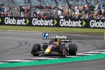 2024-07-05 - 01 VERSTAPPEN Max (nld), Red Bull Racing RB20, action during the Formula 1 Qatar Airways British Grand Prix 2024, 12th round of the 2024 Formula One World Championship from July 5 to 7, 2024 on the Silverstone Circuit, in Silverstone, United Kingdom - F1 - BRITISH GRAND PRIX 2024 - FORMULA 1 - MOTORS