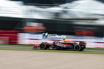 2024-07-05 - 01 VERSTAPPEN Max (nld), Red Bull Racing RB20, action during the Formula 1 Qatar Airways British Grand Prix 2024, 12th round of the 2024 Formula One World Championship from July 5 to 7, 2024 on the Silverstone Circuit, in Silverstone, United Kingdom - F1 - BRITISH GRAND PRIX 2024 - FORMULA 1 - MOTORS