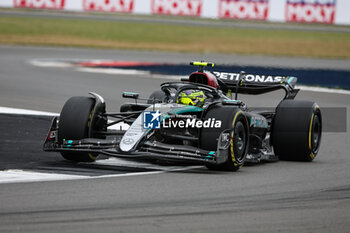 2024-07-05 - 44 HAMILTON Lewis (gbr), Mercedes AMG F1 Team W15, action during the Formula 1 Qatar Airways British Grand Prix 2024, 12th round of the 2024 Formula One World Championship from July 5 to 7, 2024 on the Silverstone Circuit, in Silverstone, United Kingdom - F1 - BRITISH GRAND PRIX 2024 - FORMULA 1 - MOTORS