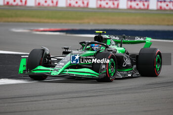 2024-07-05 - 24 ZHOU Guanyu (chi), Stake F1 Team Kick Sauber C44, action during the Formula 1 Qatar Airways British Grand Prix 2024, 12th round of the 2024 Formula One World Championship from July 5 to 7, 2024 on the Silverstone Circuit, in Silverstone, United Kingdom - F1 - BRITISH GRAND PRIX 2024 - FORMULA 1 - MOTORS