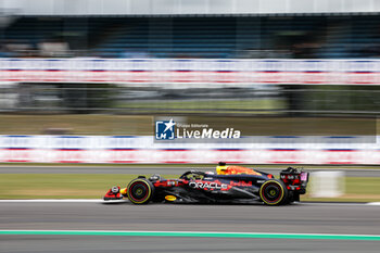 2024-07-05 - 01 VERSTAPPEN Max (nld), Red Bull Racing RB20, action during the Formula 1 Qatar Airways British Grand Prix 2024, 12th round of the 2024 Formula One World Championship from July 5 to 7, 2024 on the Silverstone Circuit, in Silverstone, United Kingdom - F1 - BRITISH GRAND PRIX 2024 - FORMULA 1 - MOTORS