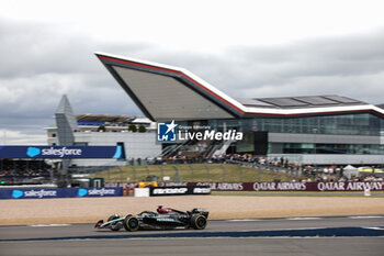 2024-07-05 - 63 RUSSELL George (gbr), Mercedes AMG F1 Team W15, action during the Formula 1 Qatar Airways British Grand Prix 2024, 12th round of the 2024 Formula One World Championship from July 5 to 7, 2024 on the Silverstone Circuit, in Silverstone, United Kingdom - F1 - BRITISH GRAND PRIX 2024 - FORMULA 1 - MOTORS