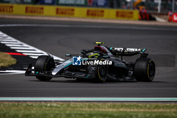 2024-07-05 - 44 HAMILTON Lewis (gbr), Mercedes AMG F1 Team W15, action during the Formula 1 Qatar Airways British Grand Prix 2024, 12th round of the 2024 Formula One World Championship from July 5 to 7, 2024 on the Silverstone Circuit, in Silverstone, United Kingdom - F1 - BRITISH GRAND PRIX 2024 - FORMULA 1 - MOTORS