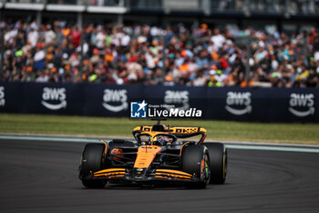 2024-07-05 - 81 PIASTRI Oscar (aus), McLaren F1 Team MCL38, action during the Formula 1 Qatar Airways British Grand Prix 2024, 12th round of the 2024 Formula One World Championship from July 5 to 7, 2024 on the Silverstone Circuit, in Silverstone, United Kingdom - F1 - BRITISH GRAND PRIX 2024 - FORMULA 1 - MOTORS