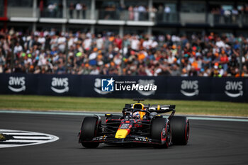 2024-07-05 - 01 VERSTAPPEN Max (nld), Red Bull Racing RB20, action during the Formula 1 Qatar Airways British Grand Prix 2024, 12th round of the 2024 Formula One World Championship from July 5 to 7, 2024 on the Silverstone Circuit, in Silverstone, United Kingdom - F1 - BRITISH GRAND PRIX 2024 - FORMULA 1 - MOTORS