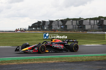 2024-07-05 - 01 VERSTAPPEN Max (nld), Red Bull Racing RB20, action during the Formula 1 Qatar Airways British Grand Prix 2024, 12th round of the 2024 Formula One World Championship from July 5 to 7, 2024 on the Silverstone Circuit, in Silverstone, United Kingdom - F1 - BRITISH GRAND PRIX 2024 - FORMULA 1 - MOTORS