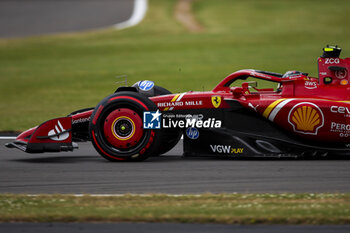 2024-07-05 - 55 SAINZ Carlos (spa), Scuderia Ferrari SF-24, action during the Formula 1 Qatar Airways British Grand Prix 2024, 12th round of the 2024 Formula One World Championship from July 5 to 7, 2024 on the Silverstone Circuit, in Silverstone, United Kingdom - F1 - BRITISH GRAND PRIX 2024 - FORMULA 1 - MOTORS