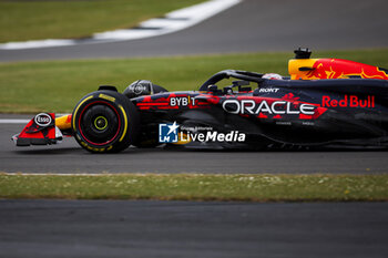 2024-07-05 - 01 VERSTAPPEN Max (nld), Red Bull Racing RB20, action during the Formula 1 Qatar Airways British Grand Prix 2024, 12th round of the 2024 Formula One World Championship from July 5 to 7, 2024 on the Silverstone Circuit, in Silverstone, United Kingdom - F1 - BRITISH GRAND PRIX 2024 - FORMULA 1 - MOTORS