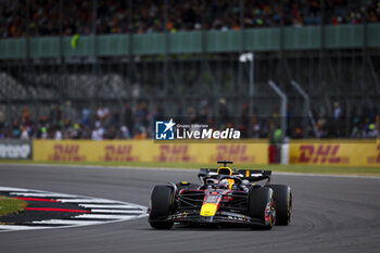 2024-07-05 - 01 VERSTAPPEN Max (nld), Red Bull Racing RB20, action during the Formula 1 Qatar Airways British Grand Prix 2024, 12th round of the 2024 Formula One World Championship from July 5 to 7, 2024 on the Silverstone Circuit, in Silverstone, United Kingdom - F1 - BRITISH GRAND PRIX 2024 - FORMULA 1 - MOTORS