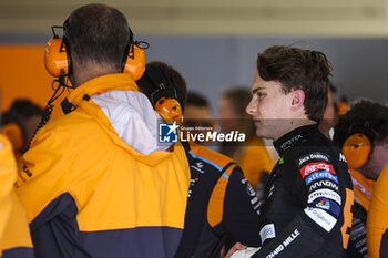 2024-07-05 - PIASTRI Oscar (aus), McLaren F1 Team MCL38, portrait during the Formula 1 Qatar Airways British Grand Prix 2024, 12th round of the 2024 Formula One World Championship from July 5 to 7, 2024 on the Silverstone Circuit, in Silverstone, United Kingdom - F1 - BRITISH GRAND PRIX 2024 - FORMULA 1 - MOTORS