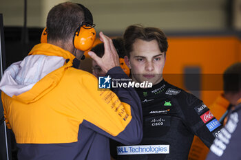 2024-07-05 - PIASTRI Oscar (aus), McLaren F1 Team MCL38, portrait during the Formula 1 Qatar Airways British Grand Prix 2024, 12th round of the 2024 Formula One World Championship from July 5 to 7, 2024 on the Silverstone Circuit, in Silverstone, United Kingdom - F1 - BRITISH GRAND PRIX 2024 - FORMULA 1 - MOTORS