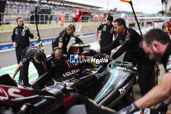 2024-07-05 - HAMILTON Lewis (gbr), Mercedes AMG F1 Team W15, portrait during the Formula 1 Qatar Airways British Grand Prix 2024, 12th round of the 2024 Formula One World Championship from July 5 to 7, 2024 on the Silverstone Circuit, in Silverstone, United Kingdom - F1 - BRITISH GRAND PRIX 2024 - FORMULA 1 - MOTORS