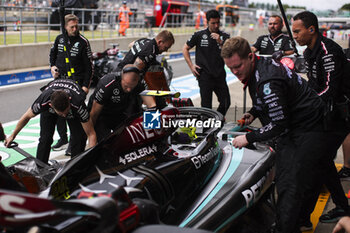 2024-07-05 - HAMILTON Lewis (gbr), Mercedes AMG F1 Team W15, portrait during the Formula 1 Qatar Airways British Grand Prix 2024, 12th round of the 2024 Formula One World Championship from July 5 to 7, 2024 on the Silverstone Circuit, in Silverstone, United Kingdom - F1 - BRITISH GRAND PRIX 2024 - FORMULA 1 - MOTORS