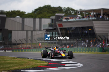 2024-07-05 - 01 VERSTAPPEN Max (nld), Red Bull Racing RB20, action during the Formula 1 Qatar Airways British Grand Prix 2024, 12th round of the 2024 Formula One World Championship from July 5 to 7, 2024 on the Silverstone Circuit, in Silverstone, United Kingdom - F1 - BRITISH GRAND PRIX 2024 - FORMULA 1 - MOTORS