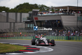 2024-07-05 - 27 HULKENBERG Nico (ger), Haas F1 Team VF-24 Ferrari, action during the Formula 1 Qatar Airways British Grand Prix 2024, 12th round of the 2024 Formula One World Championship from July 5 to 7, 2024 on the Silverstone Circuit, in Silverstone, United Kingdom - F1 - BRITISH GRAND PRIX 2024 - FORMULA 1 - MOTORS