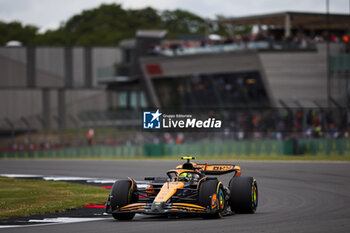 2024-07-05 - 04 NORRIS Lando (gbr), McLaren F1 Team MCL38, action during the Formula 1 Qatar Airways British Grand Prix 2024, 12th round of the 2024 Formula One World Championship from July 5 to 7, 2024 on the Silverstone Circuit, in Silverstone, United Kingdom - F1 - BRITISH GRAND PRIX 2024 - FORMULA 1 - MOTORS